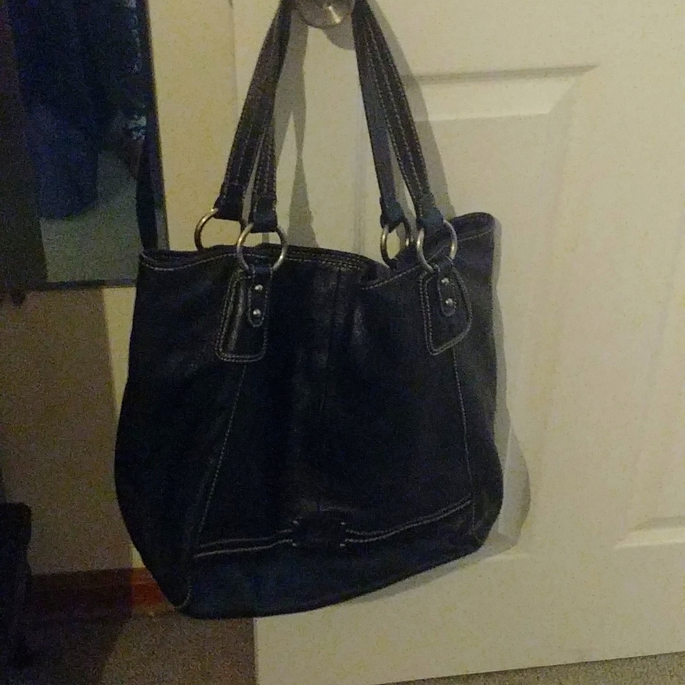 The Sak large leather bag in black.